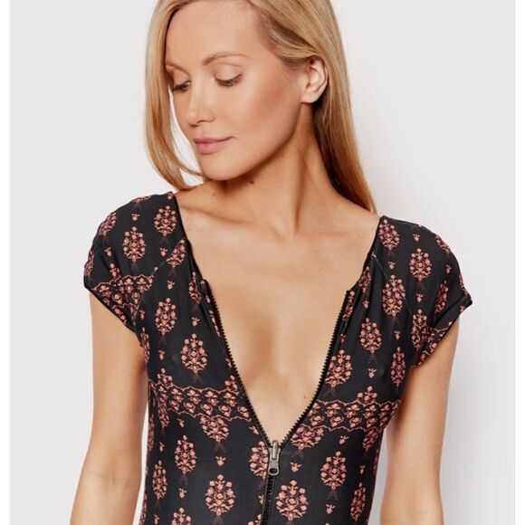 🔥Majji reversible zip up swim suit size Medium I’m a 6 fits PERFECTLY - Picture 7 of 7